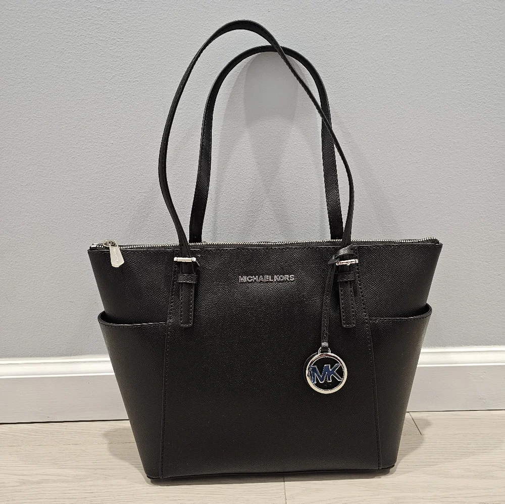 *NEW* Michael Kors Jet Set Saffiano Leather Top-Zip Tote Bag Bag (Black) - Picture 1 of 7